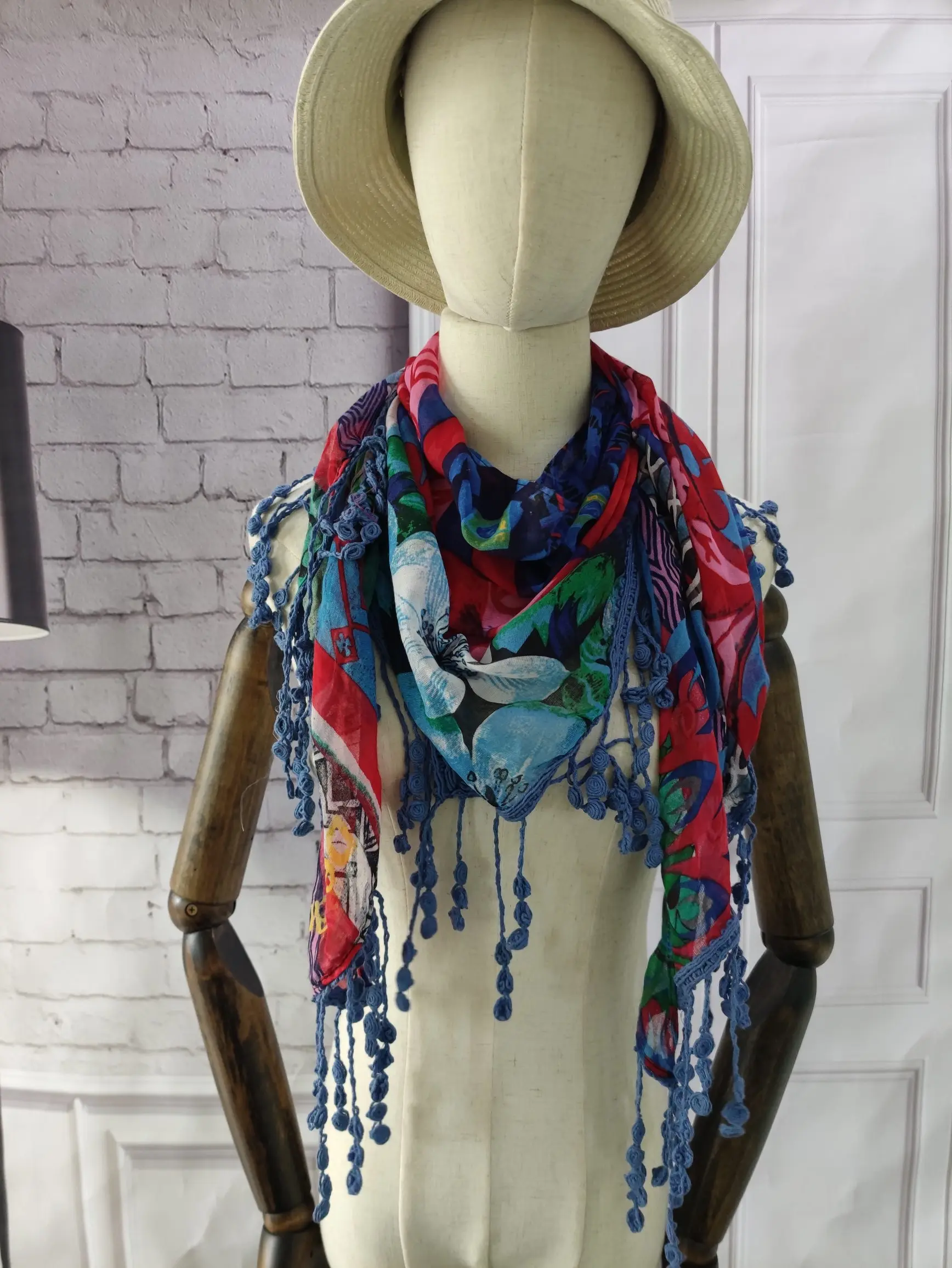 

The original single Spanish tide brand desigual fashion decoration travel triangle scarf one size scarf