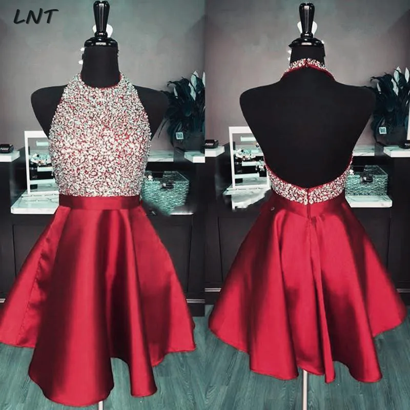 Короткий атласное выпускное платье с открытой спиной бусинами ярко-синий