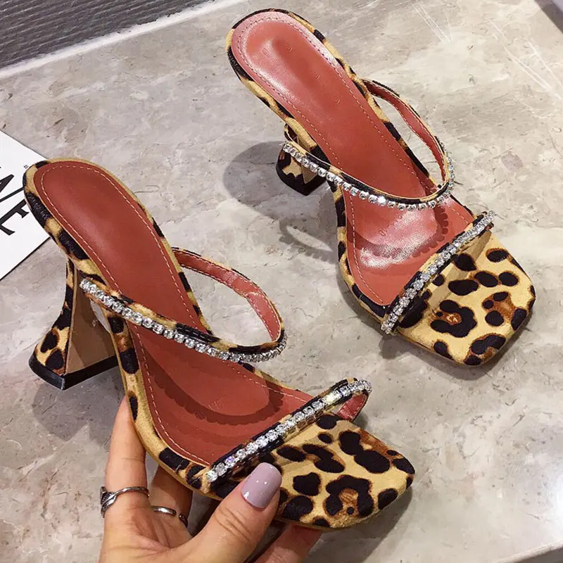 Новинка 2020 года Летние женские босоножки Модные шлепанцы с открытым носком Обувь