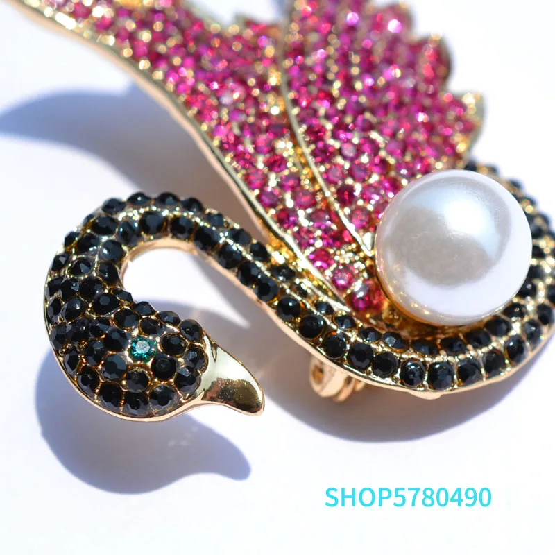 Брошь женская из металлического сплава с жемчугом в форме лебедя | Украшения и