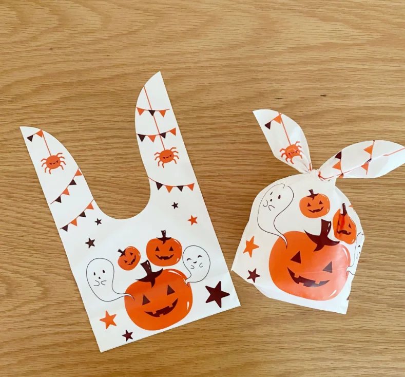 50Pcs Halloween Candy Bag Creative Handbag Plastic Goody Bags Gift Bags Candy Pouch Trick Or Treat Bags Cute Gift Bag Party