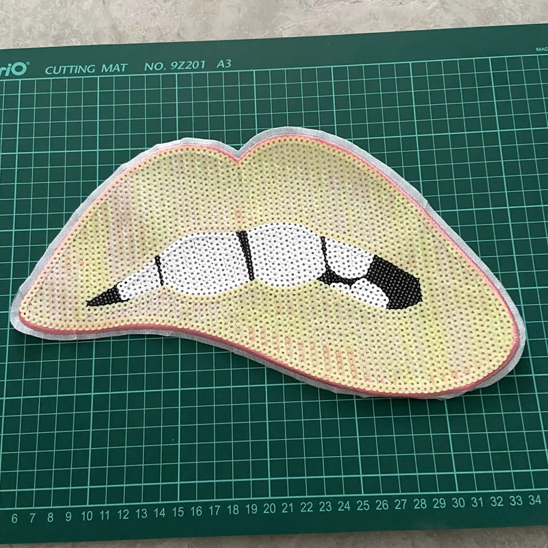 

Light Pink Sequins Lipsiron On Patch Naszywki Na Ubrania Badge Stikers Clothing Decoration Applique Parches Para La Ropa Sewing