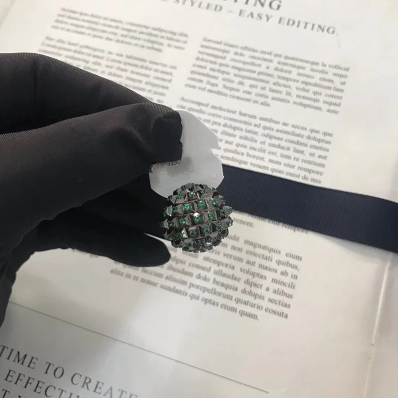 Цельные серьги-гвоздики с черным пистолетом и лазерной заклепкой 925 шипов