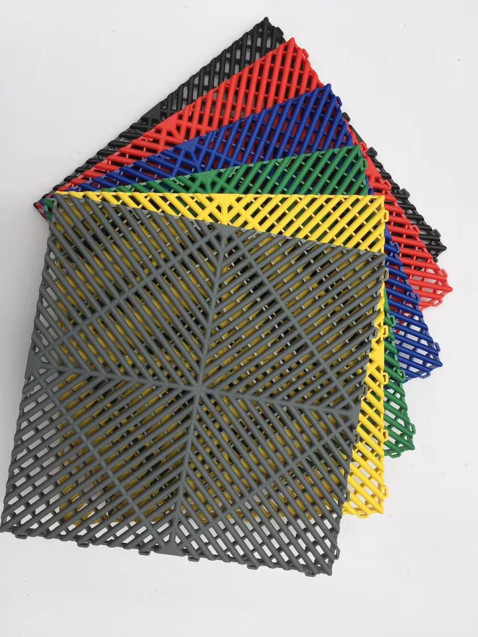 Автомобильный пластиковый сращивающийся коврик для радиатора 18 мм |