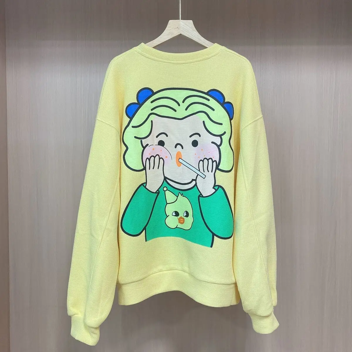 Женский свитер с круглым вырезом и принтом свободный розовый спереди сзади худи