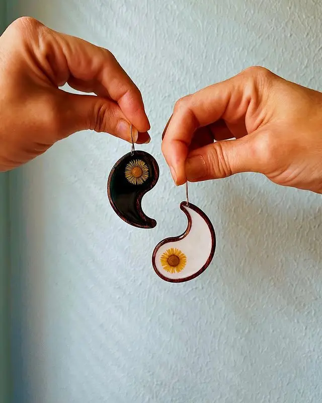 

Dried Flower Yin and Yang Earrings Handmade Resin Earrings