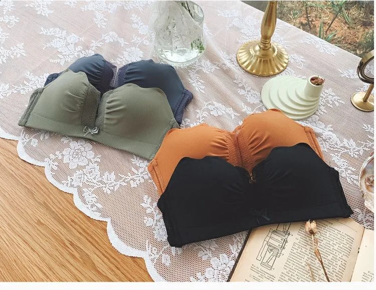 Красивый кружевной бюстгальтер без косточек с тонким ремнем на спине комплект