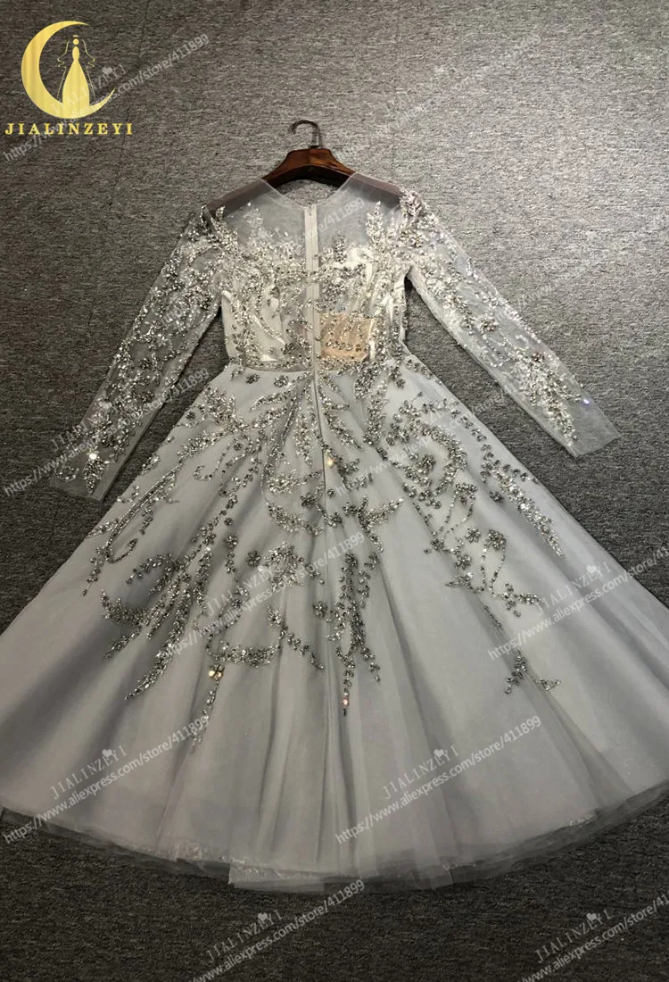 Рисунок 6 - Платье для выпускного вечера длиной ниже колена