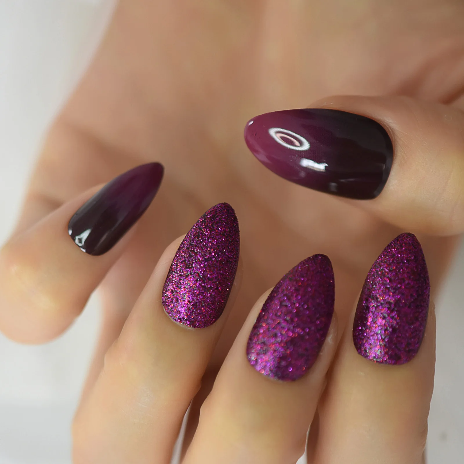 

Glitter Design Charms Almond Medium-Short Pinkie Fadeing Gels Full Cover Fingernails Supplies For Professionals EchiQ Nails Art