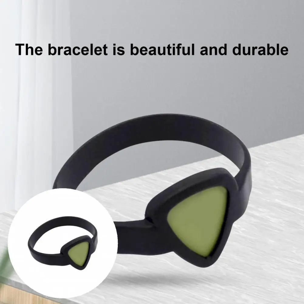 

Fashion Decorating Colorful Guitar Pick Quickly Use Guitar Convenient Pick Storage Bracelet for Musician Guitar Pick