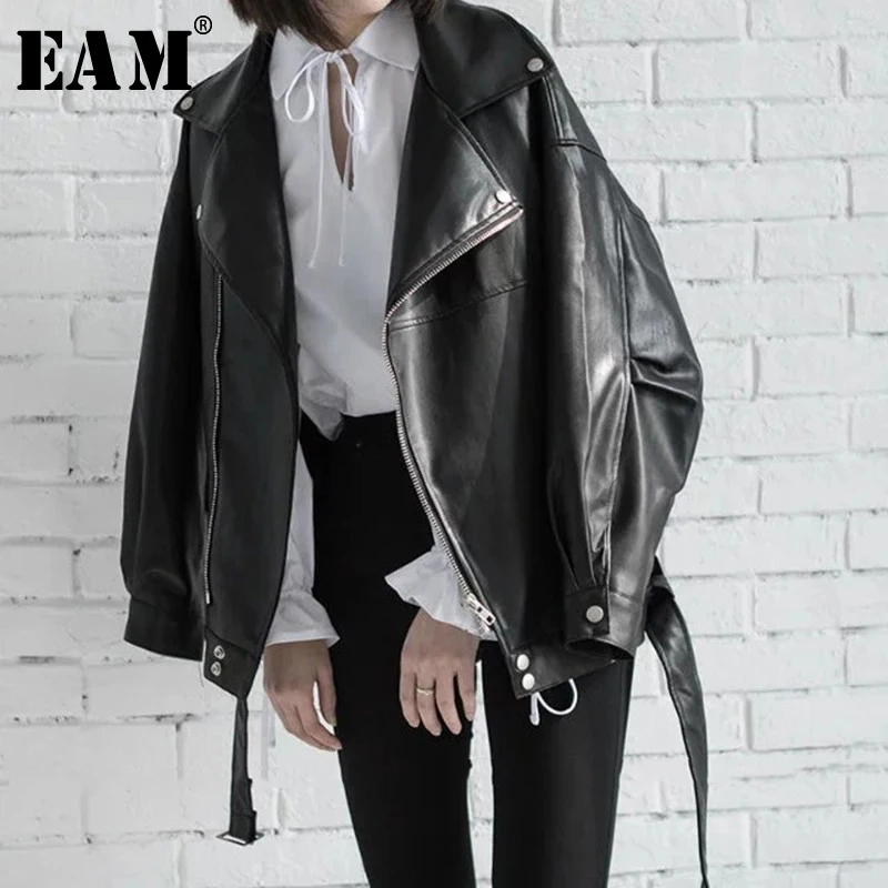 

[EAM] High Quality 2021 Spring Black PU Leather Loose Turn-down Collar Zipper Fashion New Women's Wild Jacket LA938