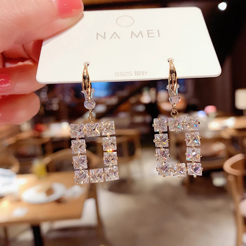 

2021 New Classic Cubic Zirconia Gold Pendant Earrings for Women Luxury Fashion Crystal Statement Earrings Female Jewelry Gifts