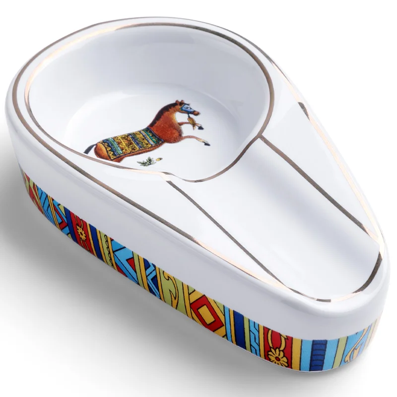 Пепельница для сигар маленькая декоративная персональная креативная модная портативная для одной сигары для курения в машине.