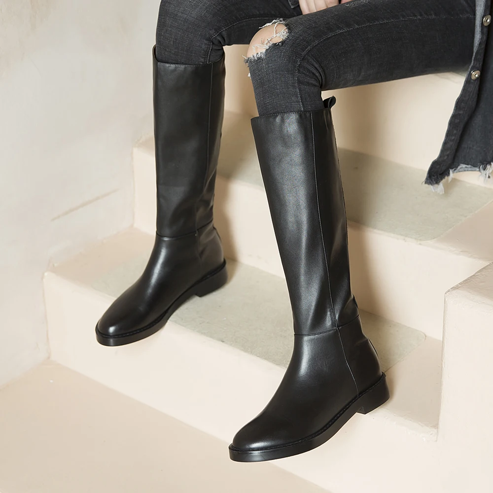 Женские сапоги из мягкой натуральной кожи на плоской подошве теплые зимние