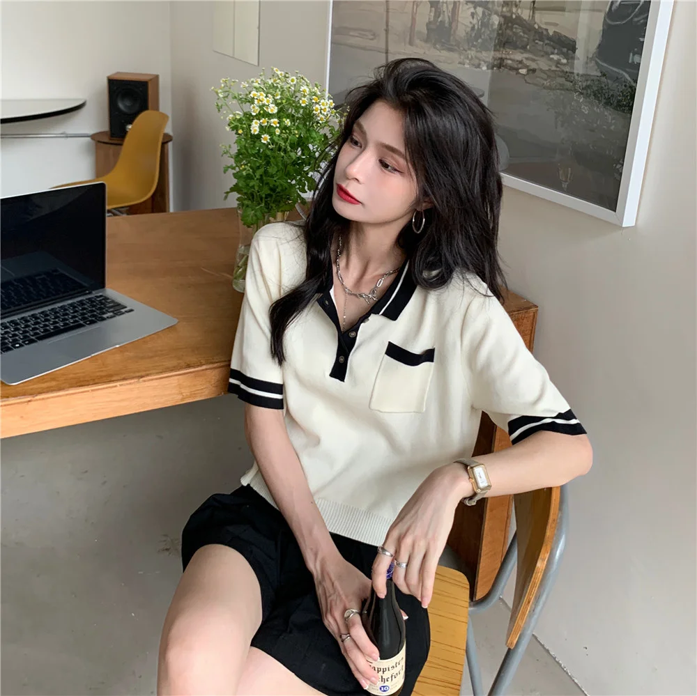 Женская трикотажная футболка с коротким рукавом и воротником-поло | одежда