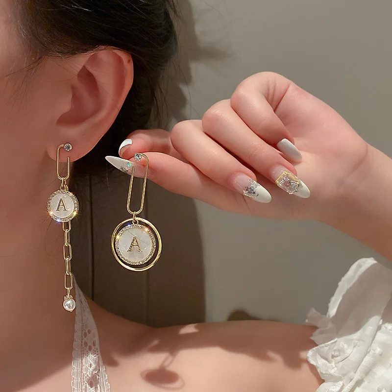 

Серьги-кольца женские Асимметричные с жемчугом вечерние жемчугом