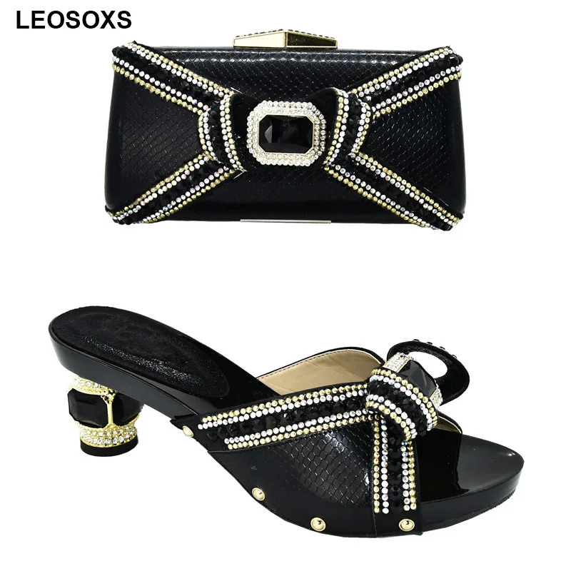 Свадебный комплект из обуви и сумки в африканском стиле украшенный стразами