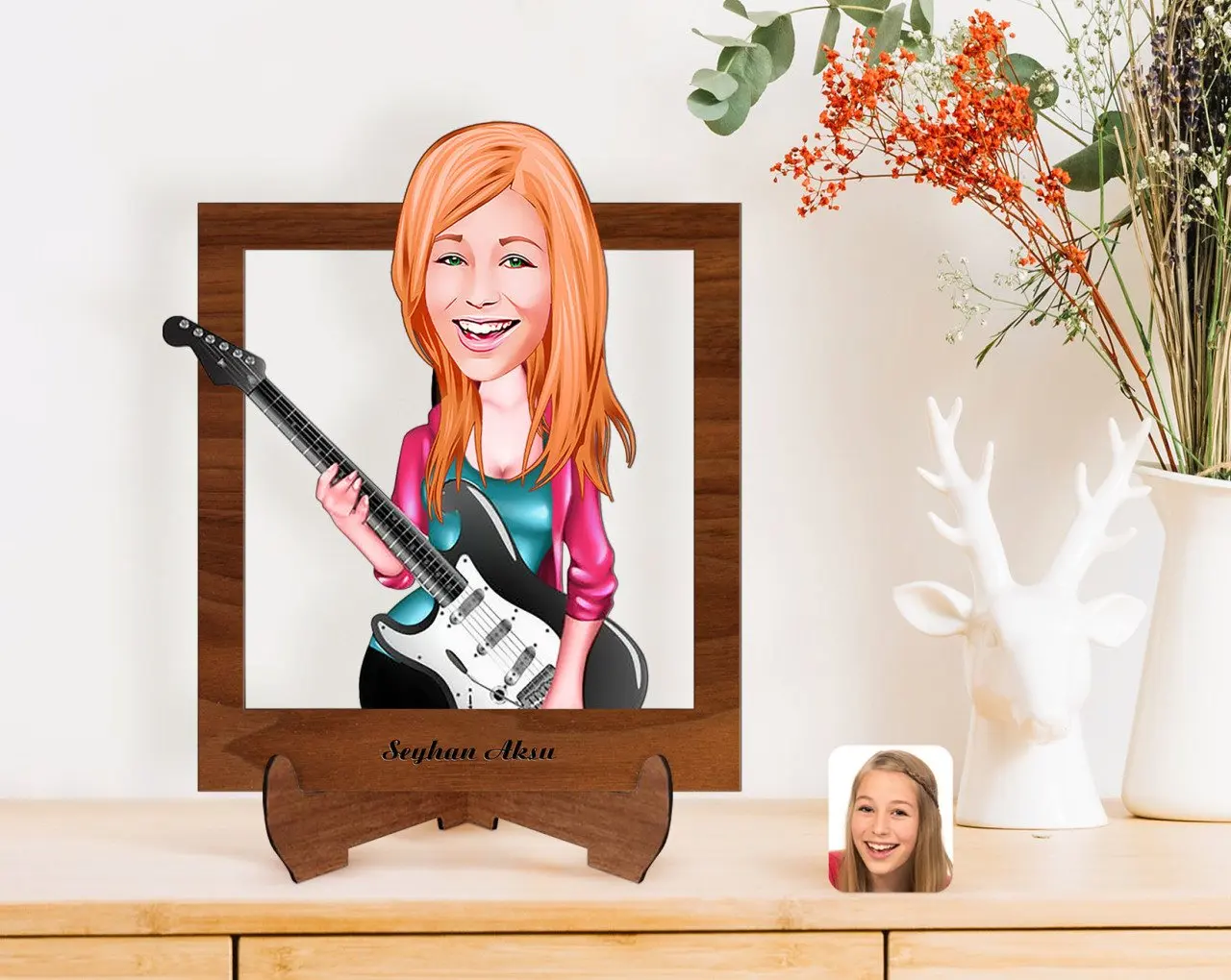 

Персонализированные Для женщин гитариста карикатура деревянная стойка 3D Biblo-1