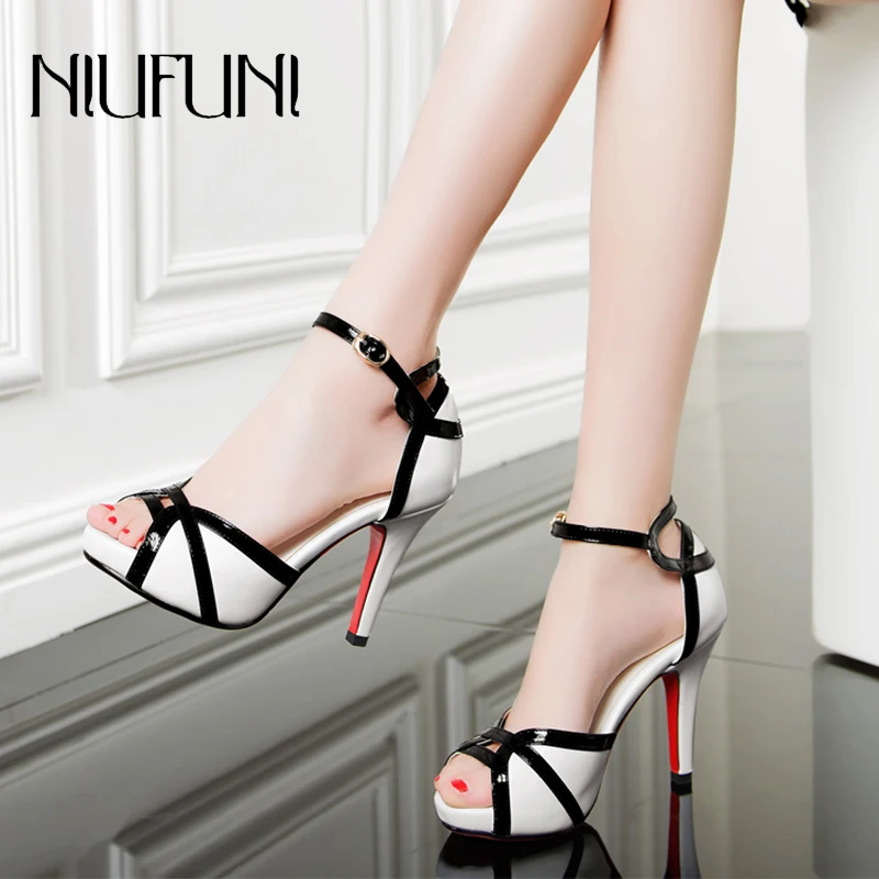 

NIUFUNI Black White Grid Hollow Women's Sandals Bow Stiletto Peep Toes Women Shoes Thick High Heels Belt Buckle Simple Sandals