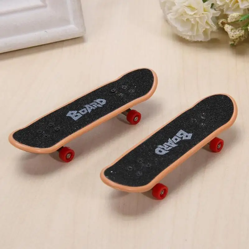 2 шт сплав мини палец катания на коньках Настольная игра игрушка Дети Скейтборд