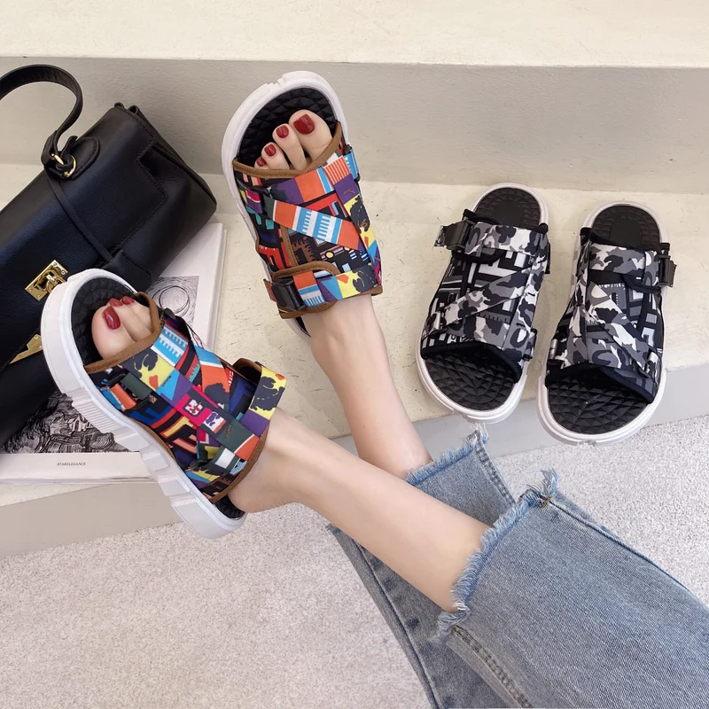 

Summer New Fashion Women's Slippers Casual and Comfortable Thick-soled Women's Shoes Color Matching Women's Beach Slippers