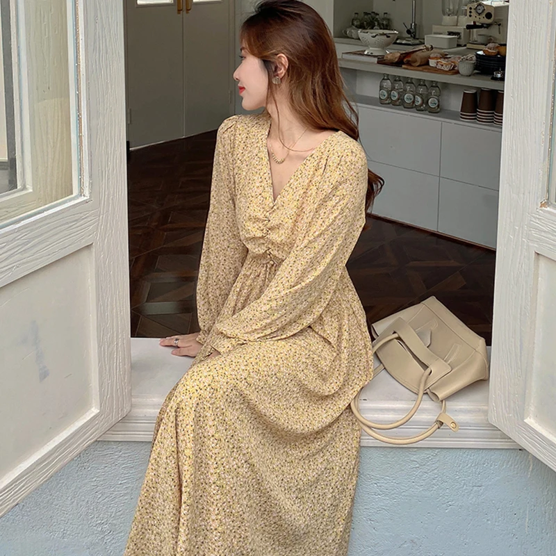 

Traf temperament V-neck long sleeve mushroom buckle chiffon floral dress 2022 spring new high waist slim elegant yellow skirt