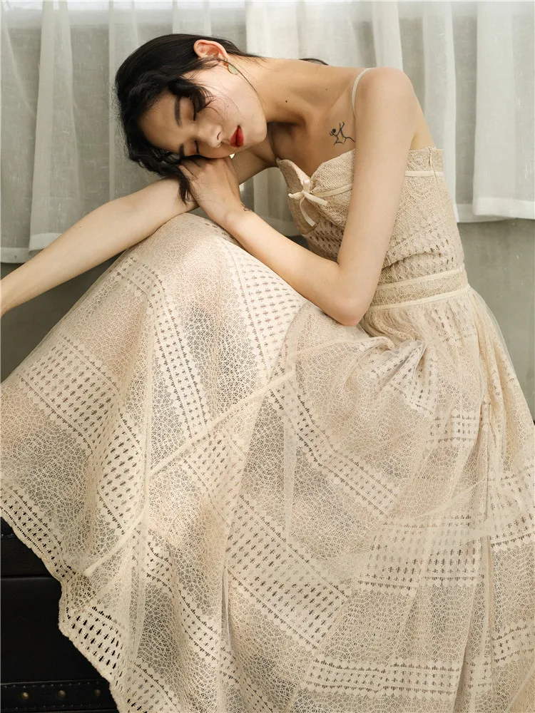 Ретро бежевое кружевное свободное платье сексуальное с вырезами на бретельках