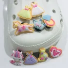 1 шт. юбка, кошка, искусственные животные, лошадь, аксессуары для обуви, пряжка, подвески, украшение для обуви из смолы, подходит для детского рюкзака