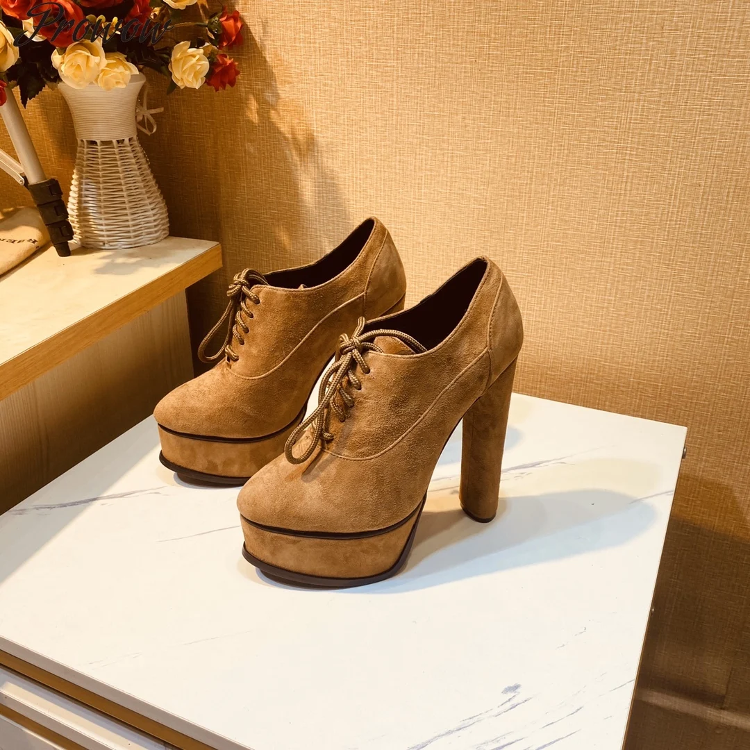 

Женские туфли-лодочки из натуральной кожи на шнуровке с круглым носком