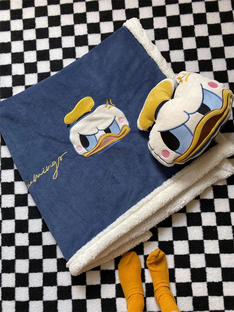 

Disney Cartoon Soft Blanket Milk Velvet + Lamb Velvet 2021 Autumn And Winter Children'S Patch Embroidered Warmth Blanket