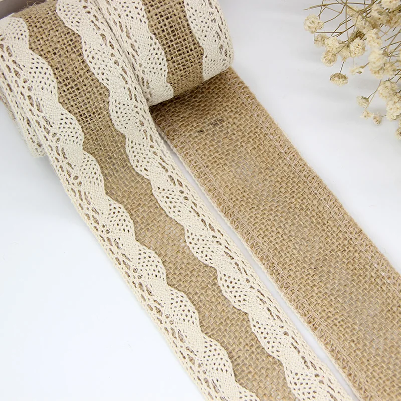 Лента с белой кружевной отделкой из джутовой ткани ширина 2 м 5 см