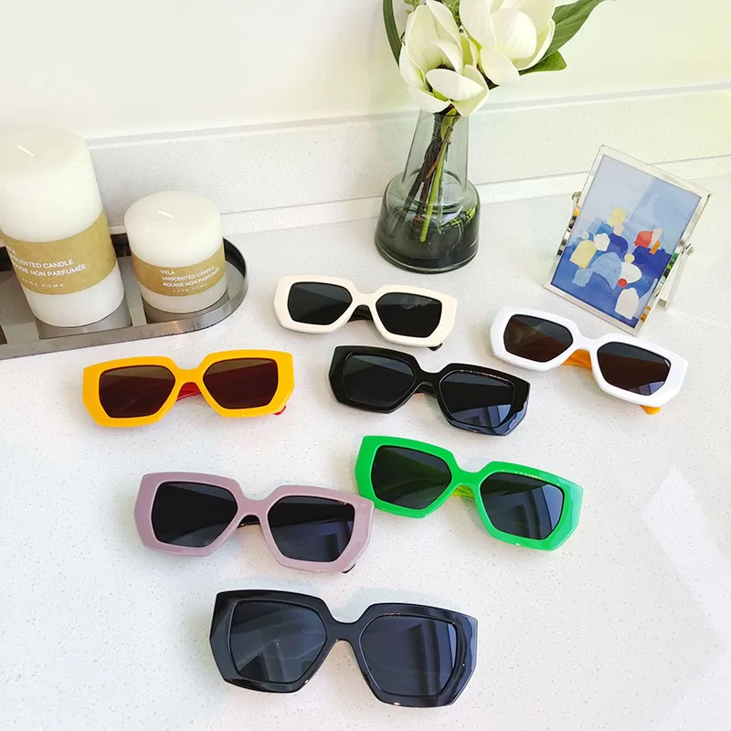 

Солнечные очки в винтажном стиле женские, квадратные градиентные солнцезащитные аксессуары в стиле ретро, роскошные дизайнерские маленьки...