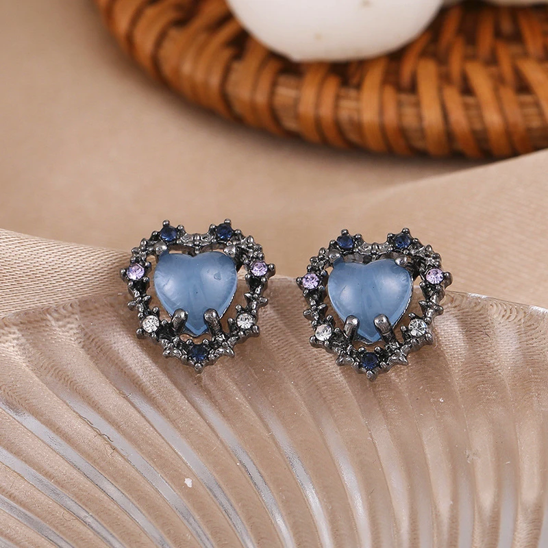 

Punk stud earrings, new heart-shaped earrings for fashionable women in aqua blue, party gifts, 2020 new jewelry SHANGZHIHUA