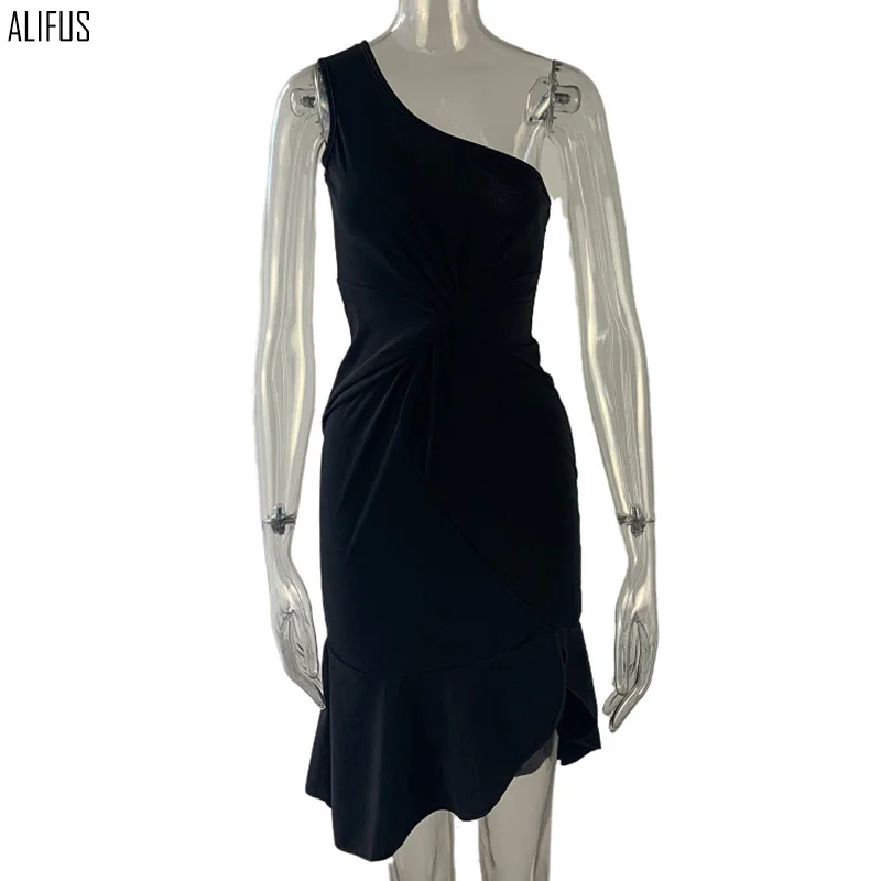 

2020 spring and autumn new women's pure color simple and atmospheric one-shoulder slim slimming twisted dress