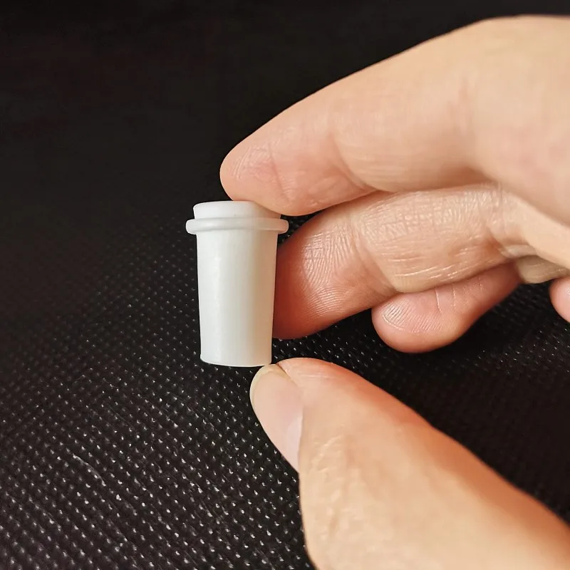 Миниатюрная смоляная кофейная чашка