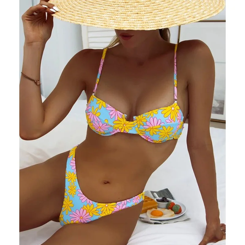 

Купальник-бикини женский с чашками пуш-ап и цветочным принтом