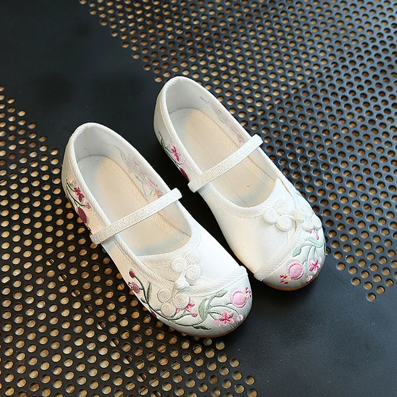 

Детская парусиновая обувь на плоской подошве с вышивкой; Повседневная прогулочная обувь в винтажном стиле для девочек; обувь в китайском ст...