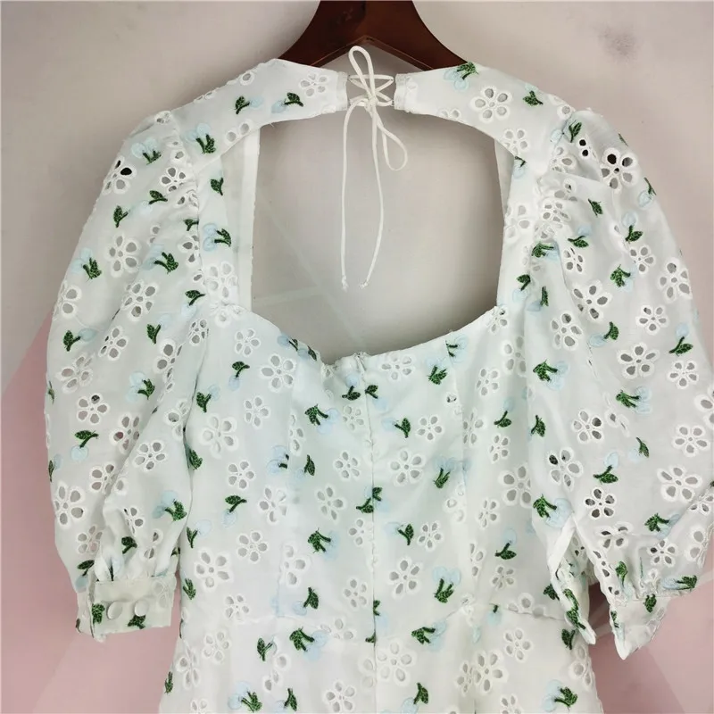 

2020 New Summer Women's Mini Dress square collar lace-up Slim waist Flowers embroideried puff sleeve A-line halter Short Dresses
