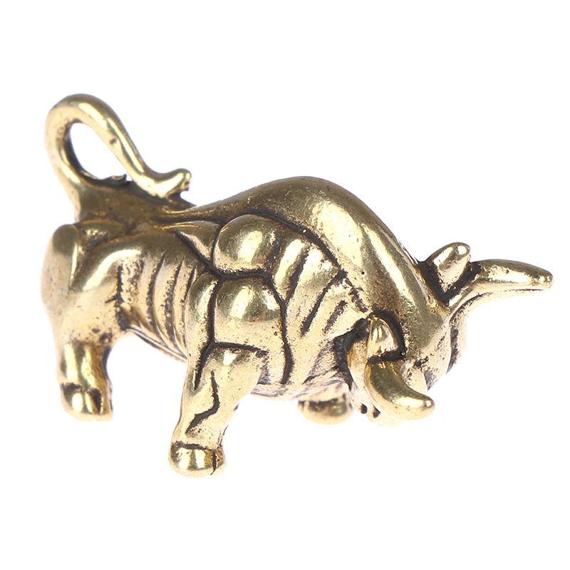 

Mini Portable Retro Brass Wall Street Bull Statue Sculpture Home Office Desk Decorative Ornament Keychain Ornament Hand Toy Gift