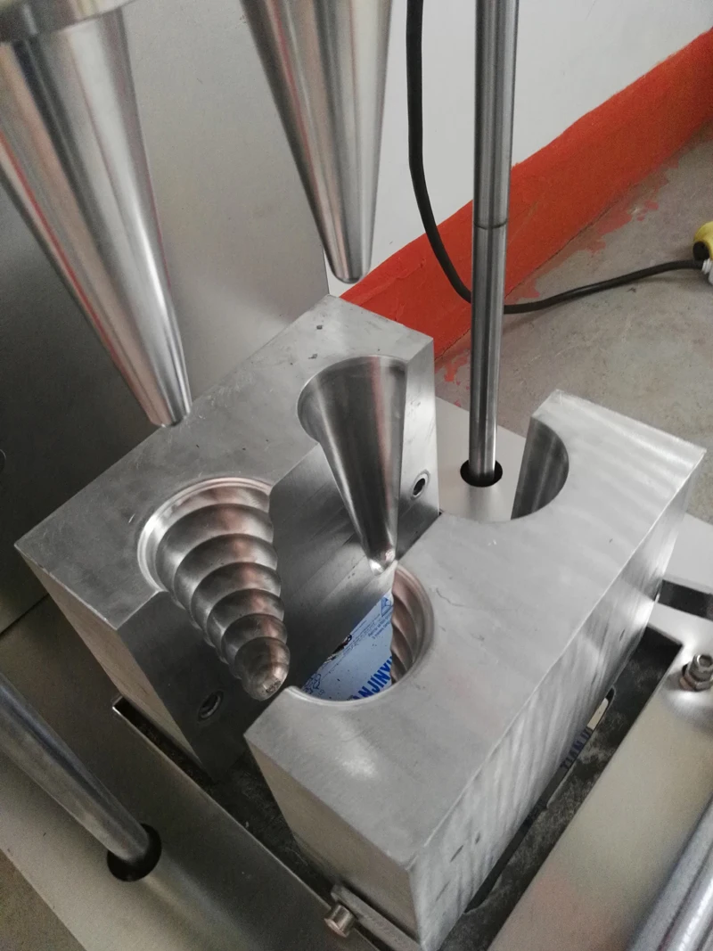 Машина для пиццы Kono двухспиральная машина в рожке/простая эксплуатации по низкой