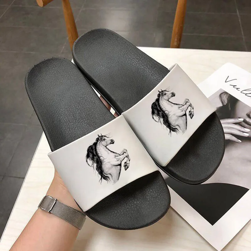

Summer Women Shoes Home Indoor Slippers horse Print Beach Slides Non-slip filp flops Thick Flat Bottom sandals Ladies shoes 2021