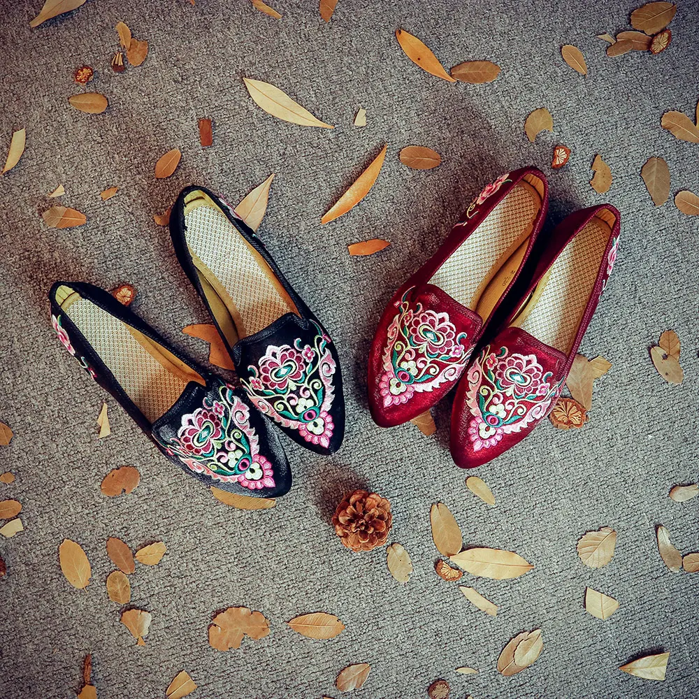 Женские балетки на плоской подошве Veowalk винтажные с вышивкой острым носком