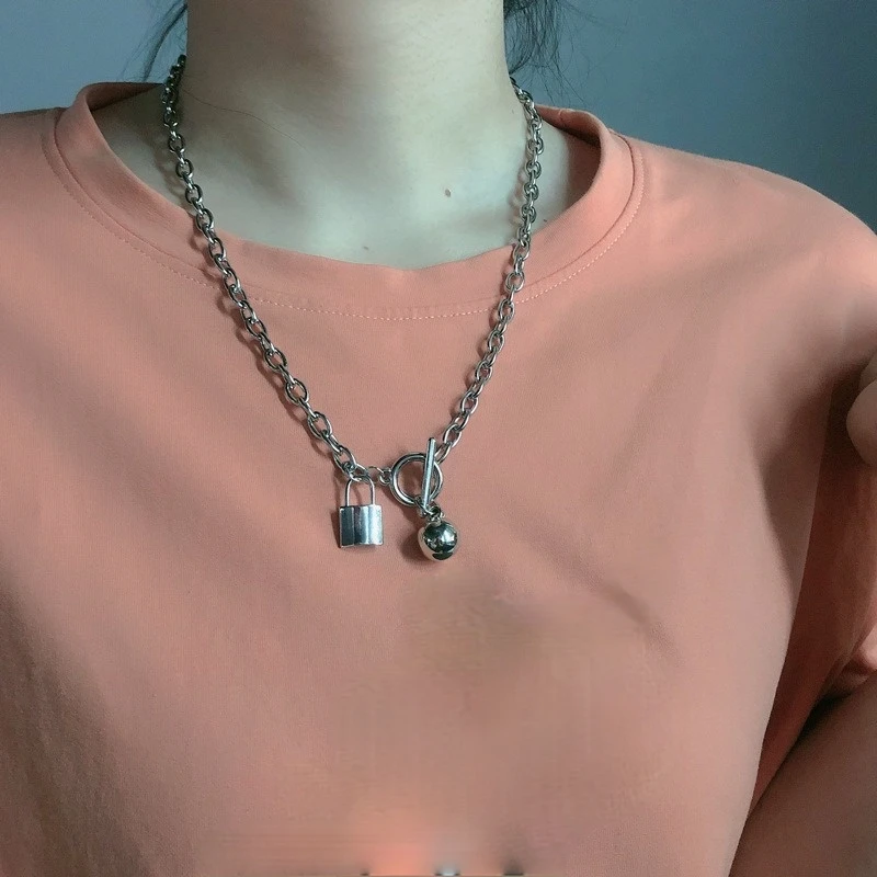 

U-Magical Hiphop Round Ball Lock Toggle Clasp Pendant Necklace for Women Asymmetry Chunky Chain Metallic Necklace Jewellery