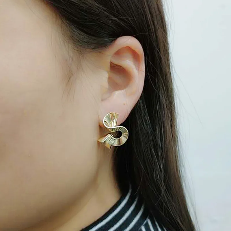 

GS Helix Irregular Retro Geometry Twisted Glossy Stud Earrings For Women Hyperbole Punk Hip-pop Party Fashion Jewelry brinco