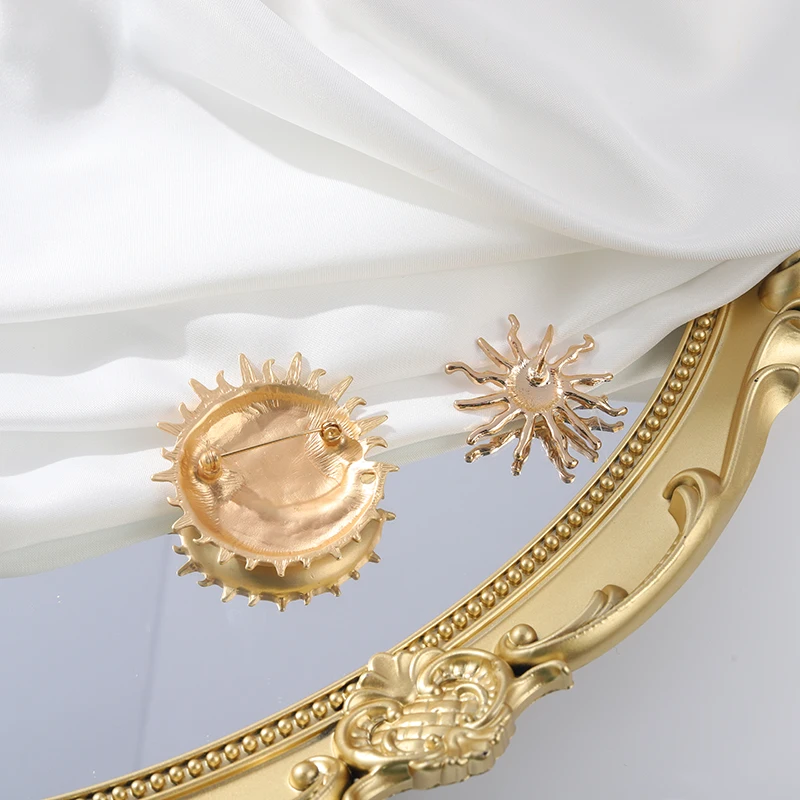 Заколка из золотого сплава креативная абстрактная брошь в виде солнца Луны