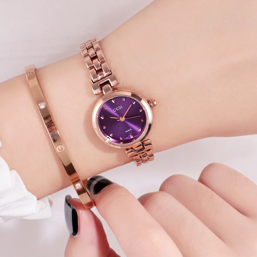 

Hot Gift Gold Unique Bracelet Watches For Women Stylish Quartz Small Classic Chain Type Simple Design Casual Dress Wristwatch