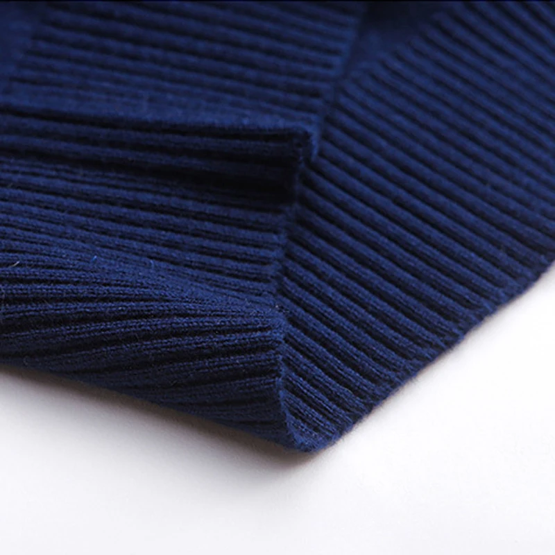 Мужской трикотажный пуловер с V-образным вырезом из 23% шерсти | Мужская одежда