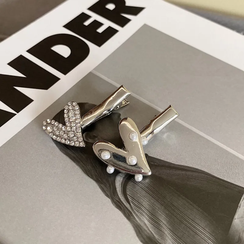 Заколки для волос с кристаллами и жемчугом серебристые |