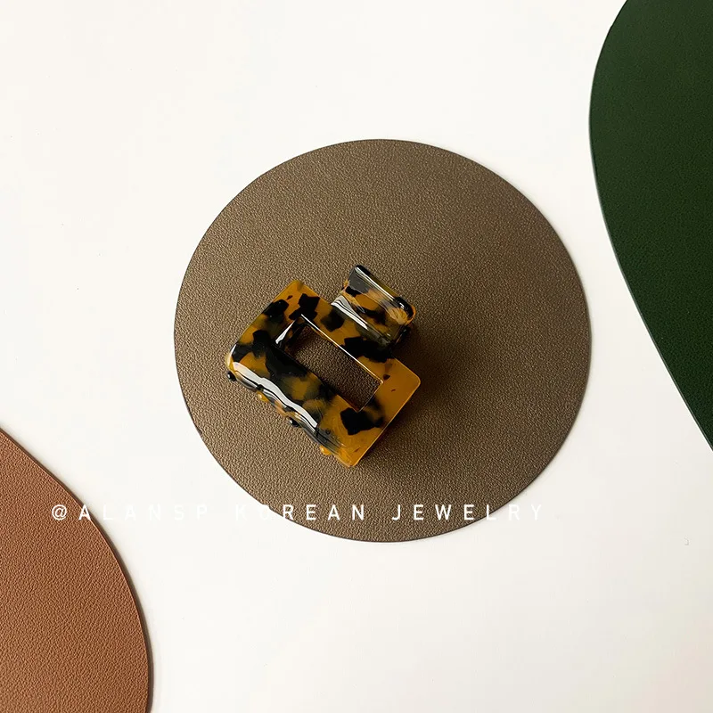 

French retro acetate mermaid leopard print clip hairpin simple ponytail clip Korean ins temperament lazy shark clip