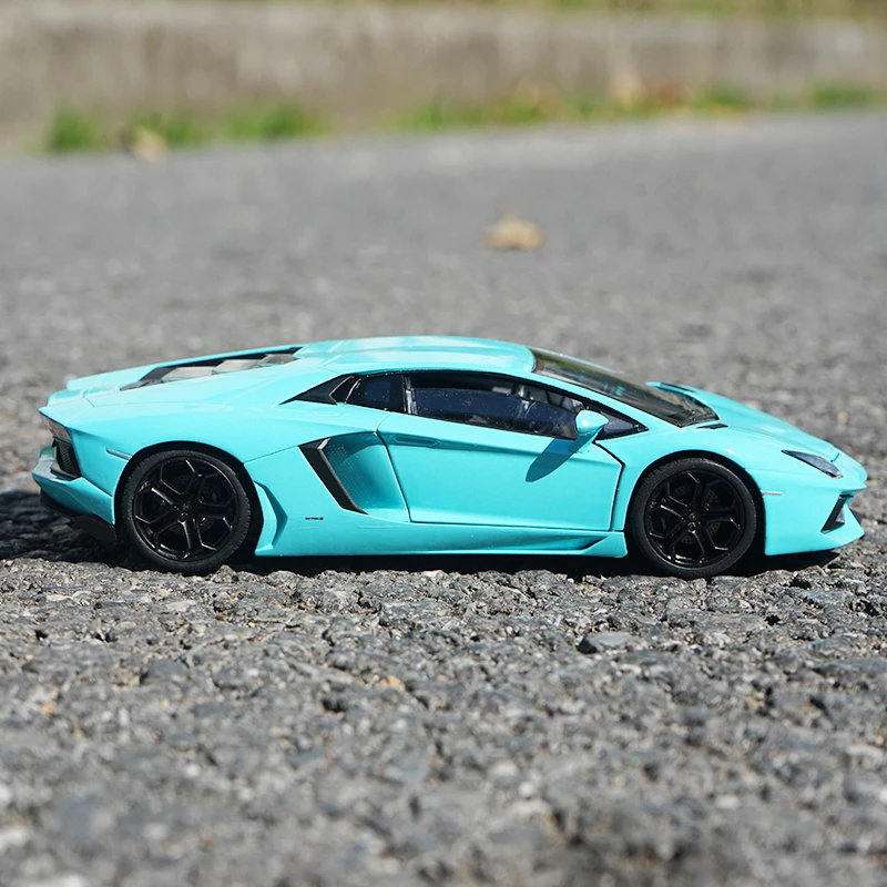 Модель машины Lamborghini LP700-4 масштаба 1:24 от WELLY из сплава Diecasts & игрушек Транспортная игрушка Не-дистанционного управления для сбора подарков.